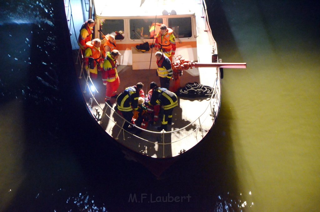 Einsatz BF Hoehenretter Koelner Seilbahn Hoehe Zoobruecke P2559.JPG